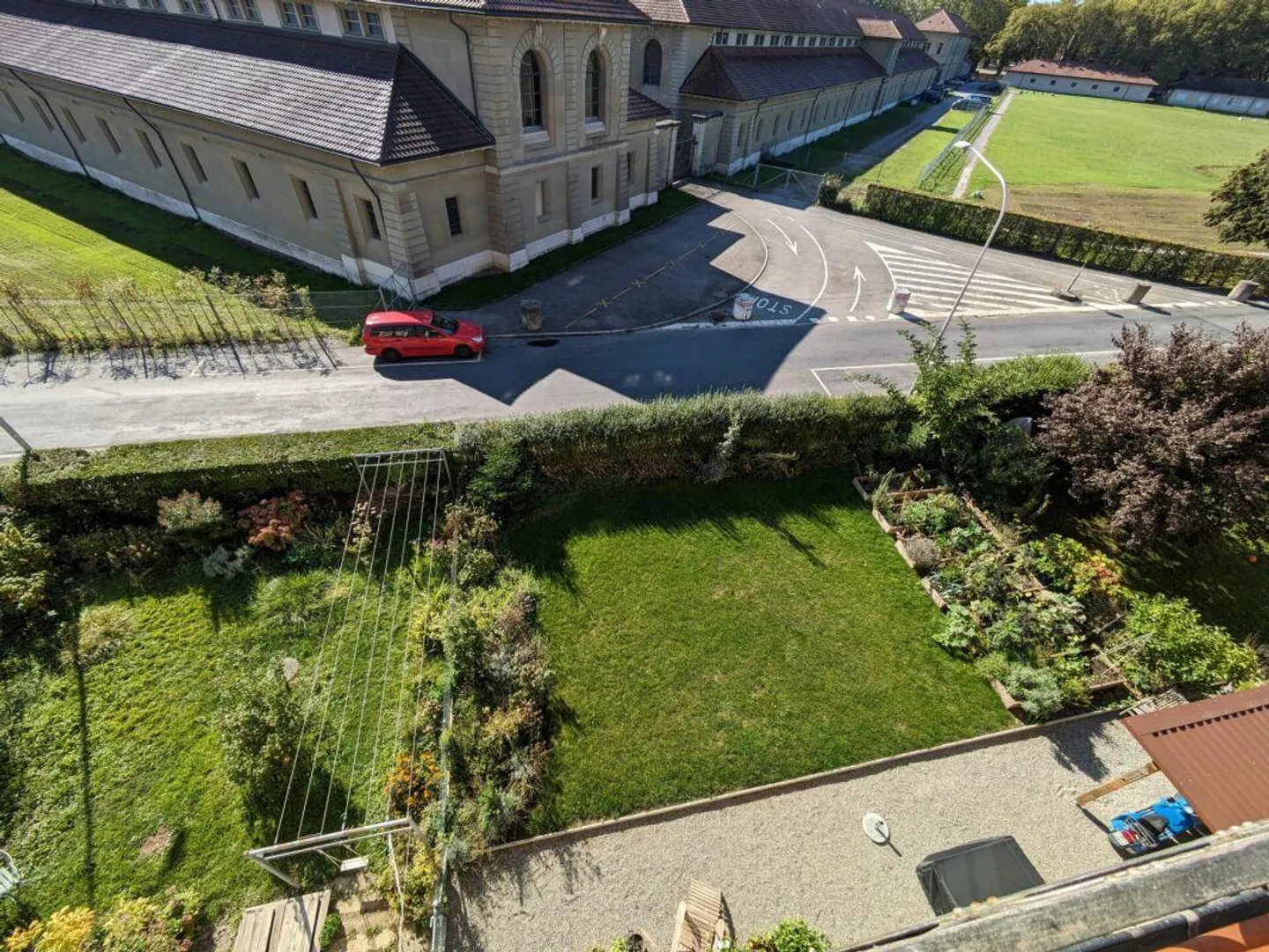 Spacious penthouse apartment with garden share - Photo 11 of 13
