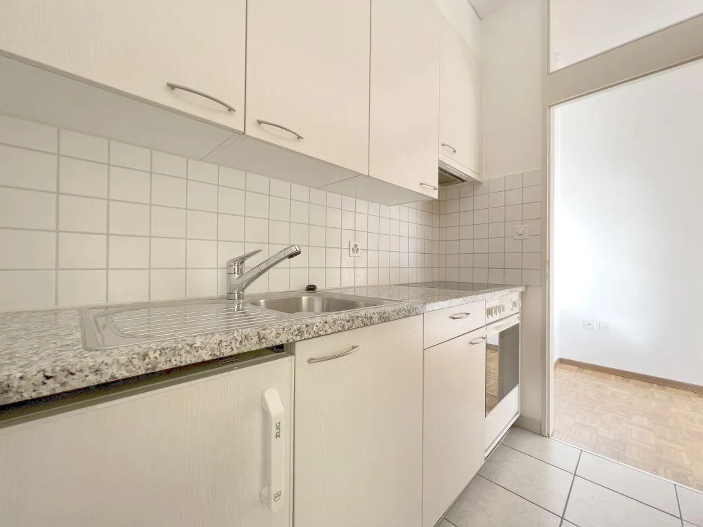 BELLINZONA | LARGE ONE-ROOM APARTMENT | BALCONY - Photo 4 of 9