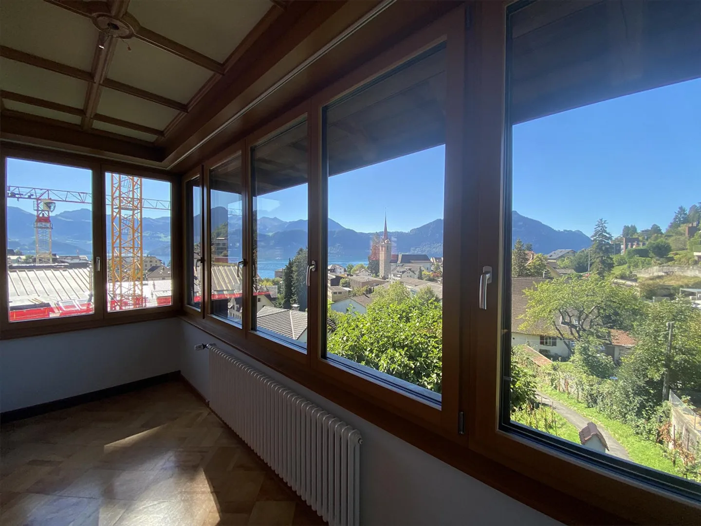 Appartement de 4,5 pièces pour les amateurs (115 m2) avec panorama sur le lac et les montagnes - Photo 2 sur 19