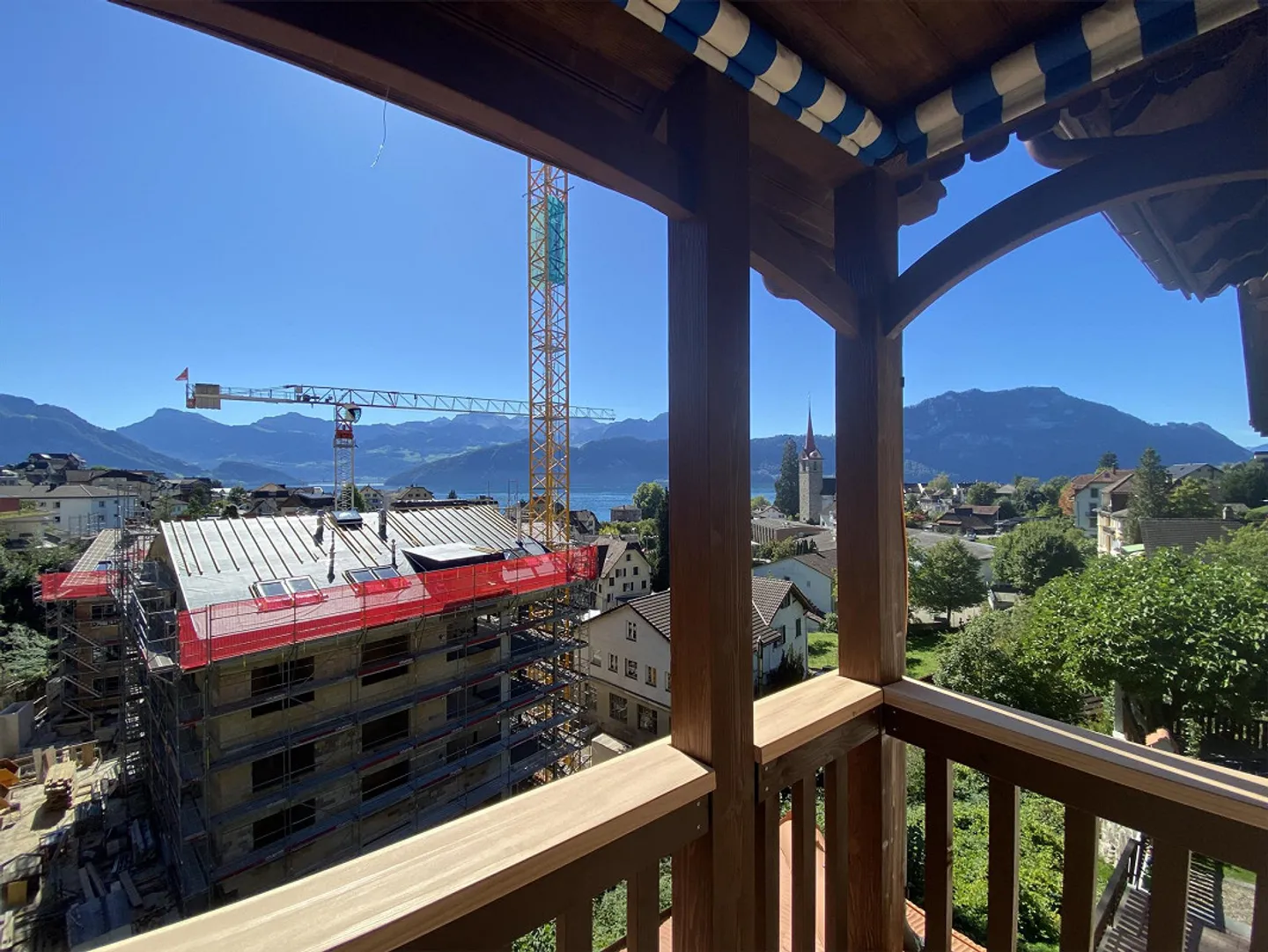 Appartement de 4,5 pièces pour les amateurs (115 m2) avec panorama sur le lac et les montagnes - Photo 11 sur 19