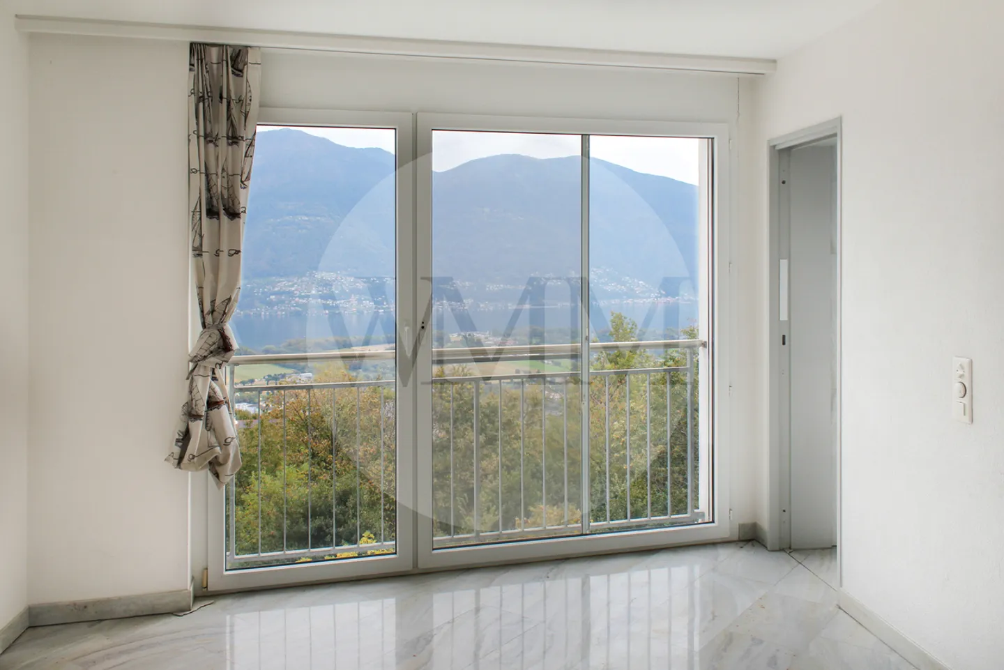 4.5-ZIMMER-WOHNUNG MIT GROSSER TERRASSE UND SEEBLICK - Foto 4 von 10