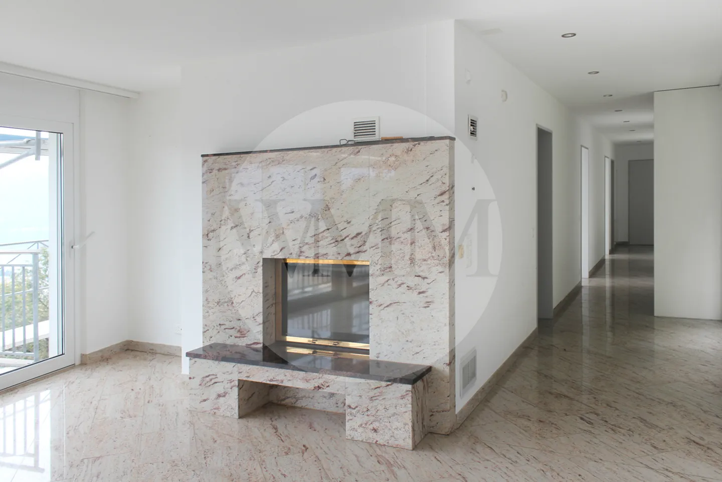 4.5-ZIMMER-WOHNUNG MIT GROSSER TERRASSE UND SEEBLICK - Foto 2 von 10