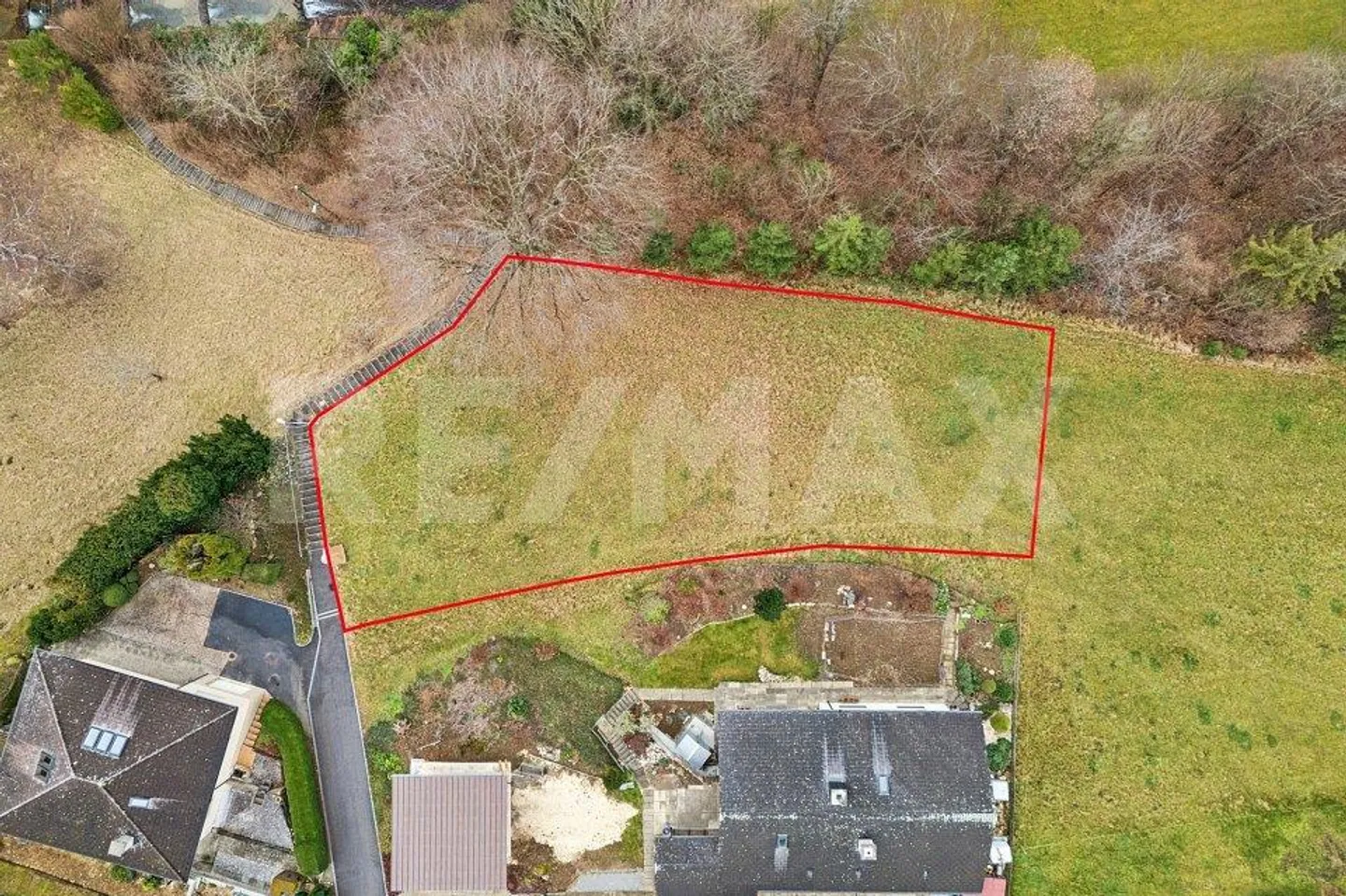 Building land in hillside location in attractive residential area - Photo 3 of 13