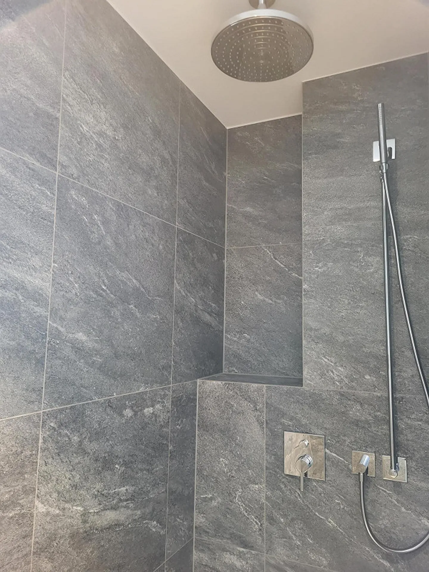 Moderno, luminoso appartamento di 2,5 stanze in una zona verde con posizione soleggiata e vista! - Foto 5 di 7