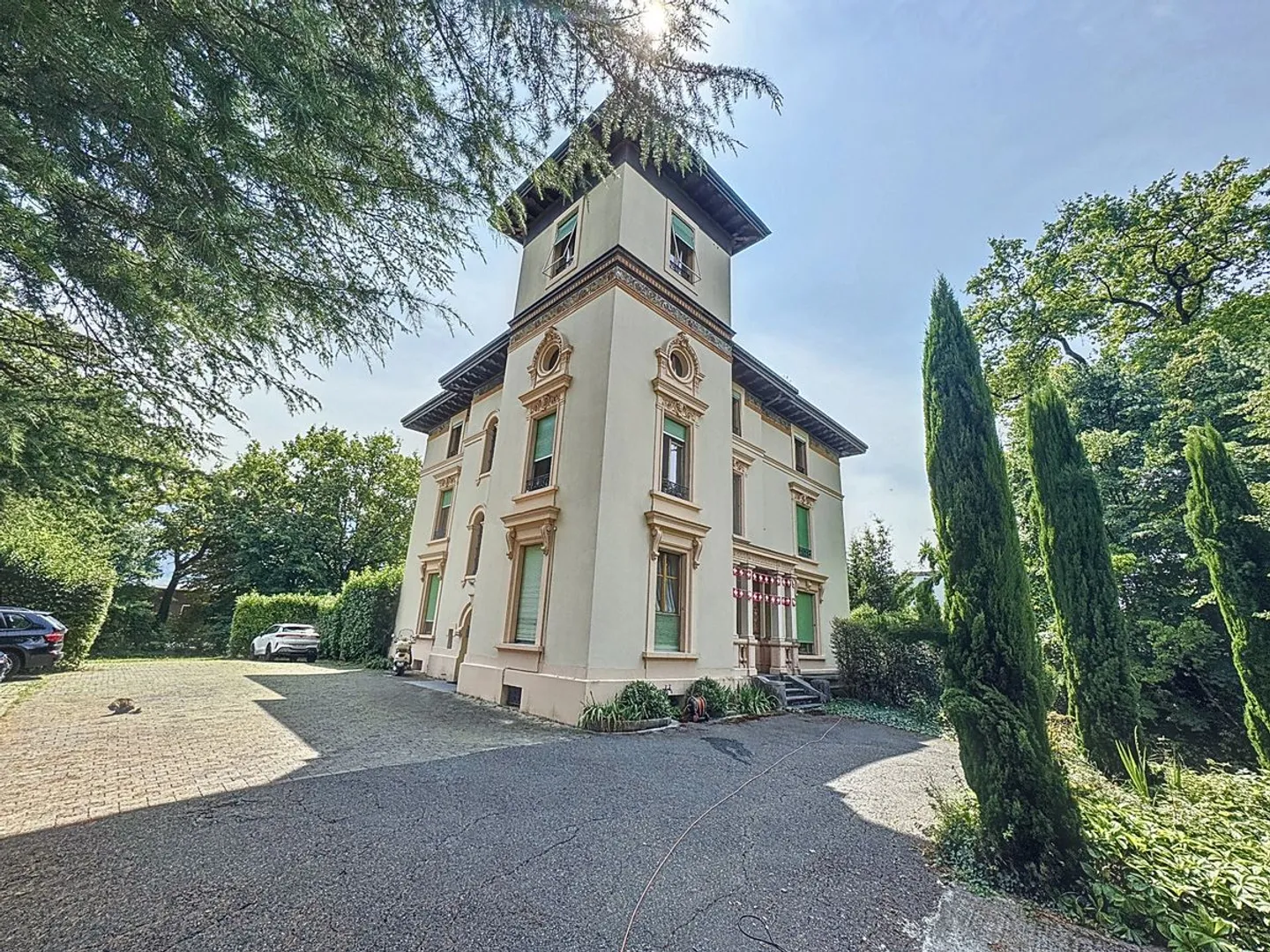 Seltenes, außergewöhnliches Herrenhaus - 3 luxuriöse Wohnungen mit Panoramaterrasse und baumgesäumtem Park - Foto 11 von 13