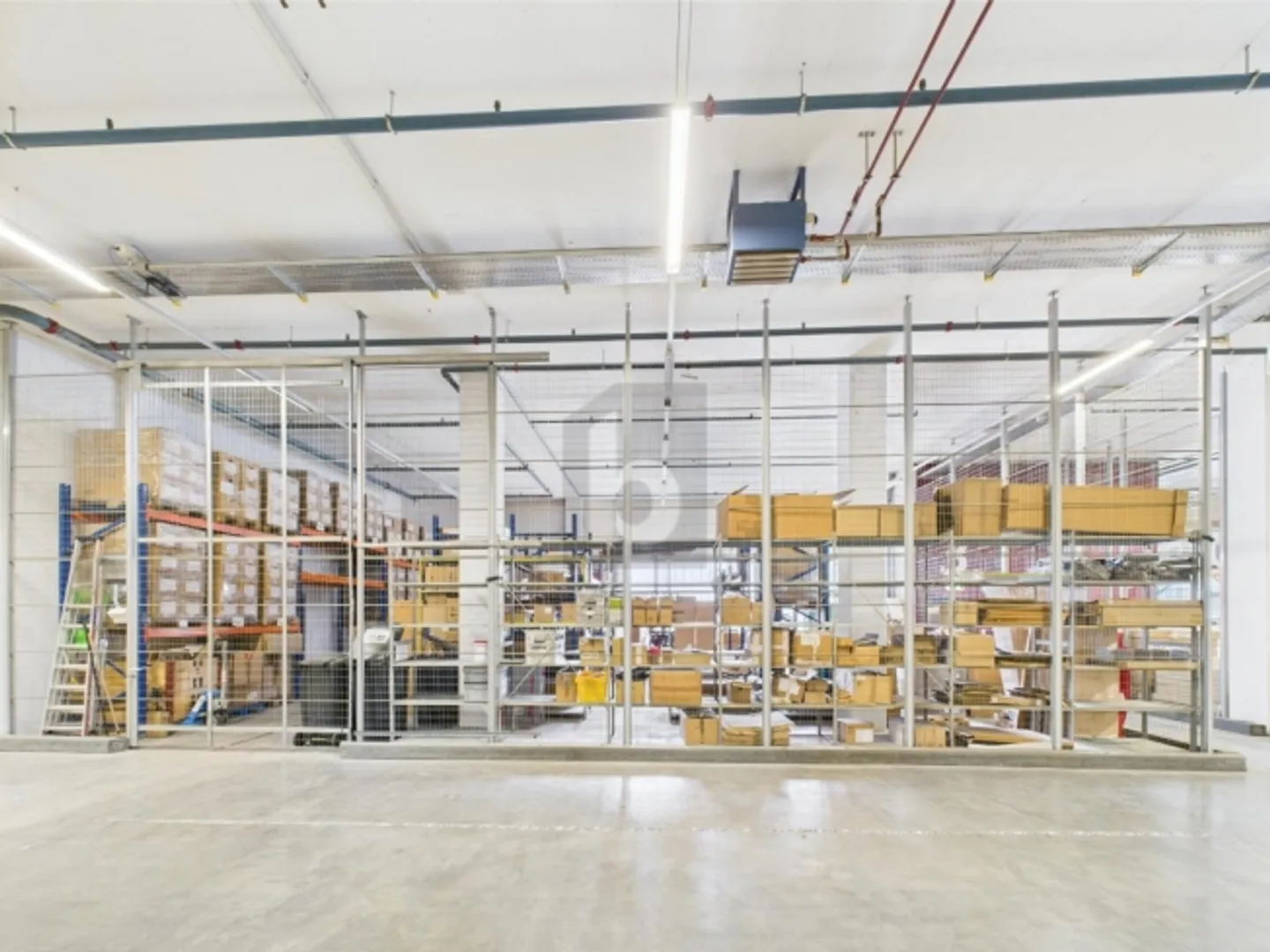 UTILISATION POLYVALENTE, AVEC UN STOCKAGE PROPRE - Photo 4 sur 6