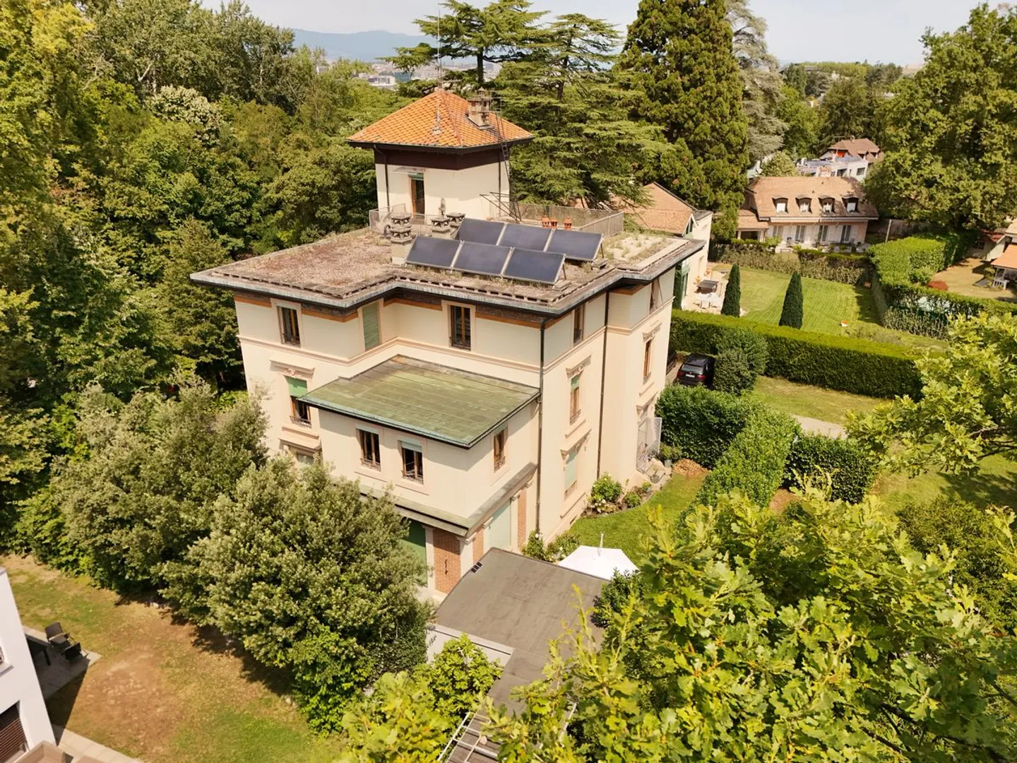 Seltenes, außergewöhnliches Herrenhaus - 3 luxuriöse Wohnungen mit Panoramaterrasse und baumgesäumtem Park - Foto 13 von 13