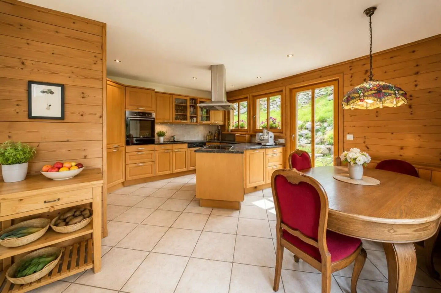 Casa Familiare Unica con Fascino Naturale - Foto 13 di 23