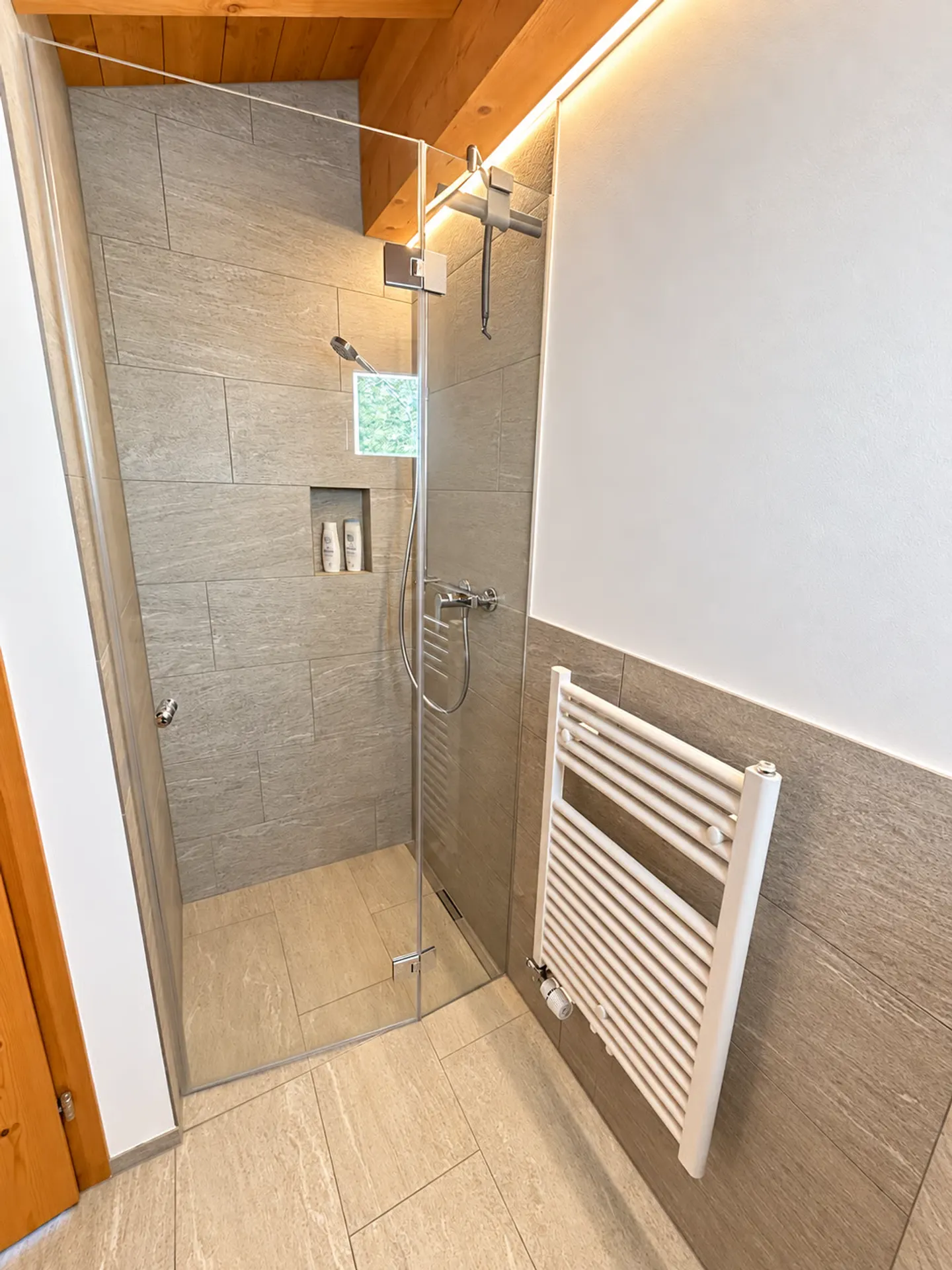 Charmante 2.5-Zimmer-Maisonette-Wohnung mit Bergpanorama in Flims-Dorf - Photo 13 of 13