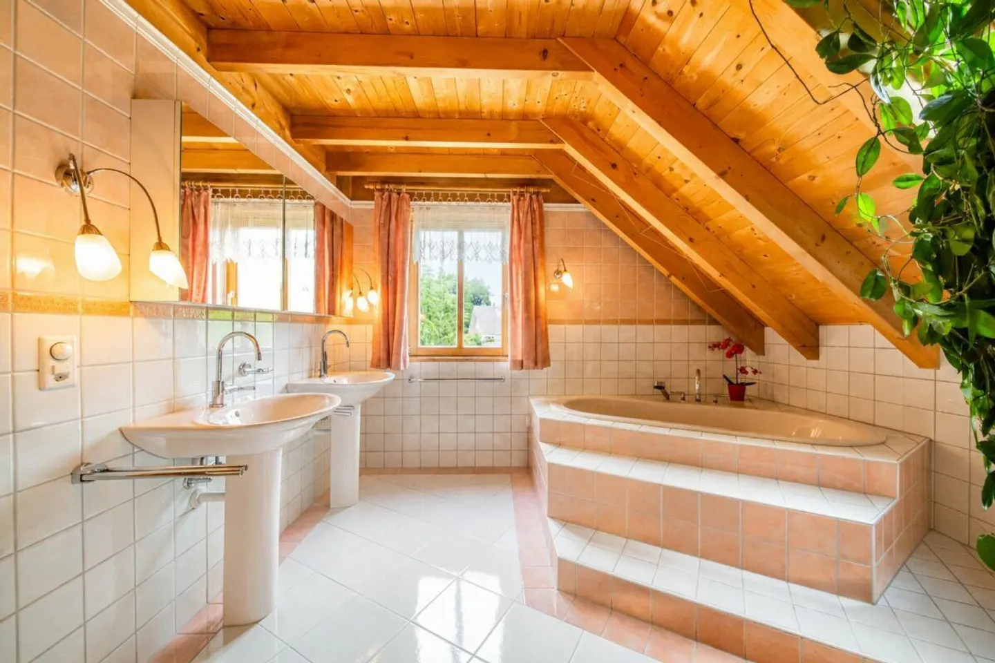 Casa Familiare Unica con Fascino Naturale - Foto 17 di 23
