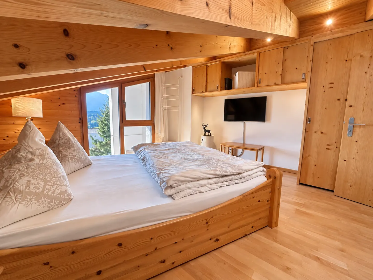 Charmante 2.5-Zimmer-Maisonette-Wohnung mit Bergpanorama in Flims-Dorf - Photo 10 of 13