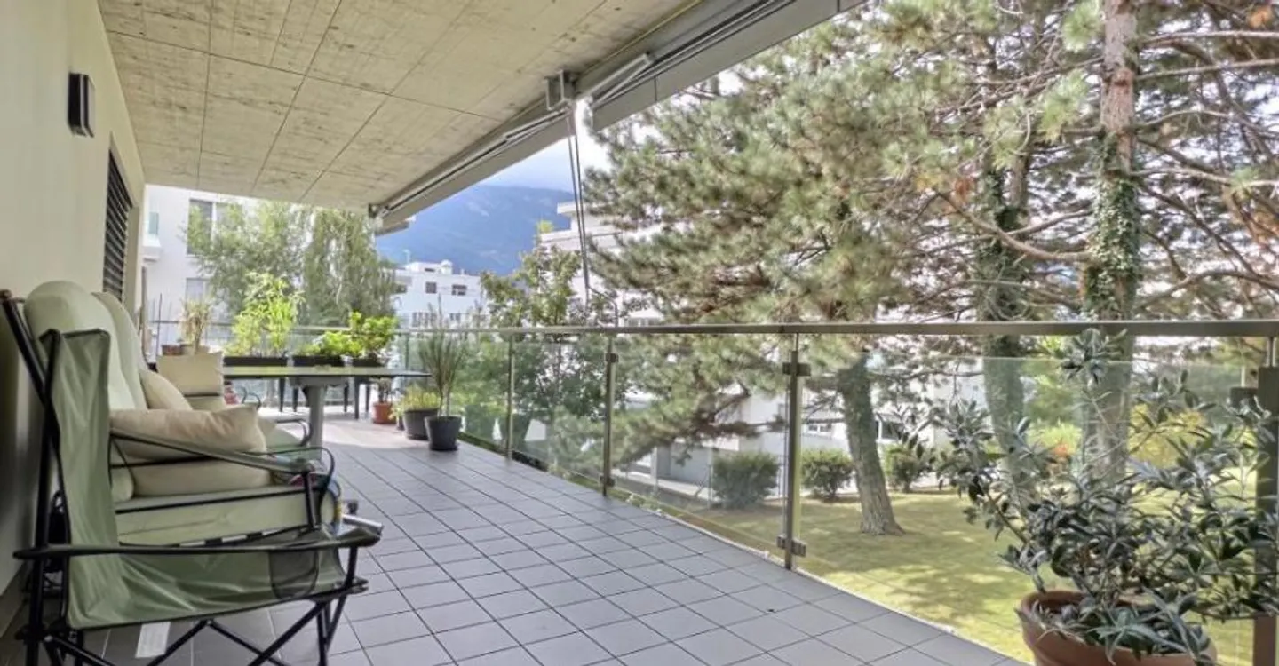 Spacious 3½ rooms with covered balcony of 27 m2 - Photo 1 of 6