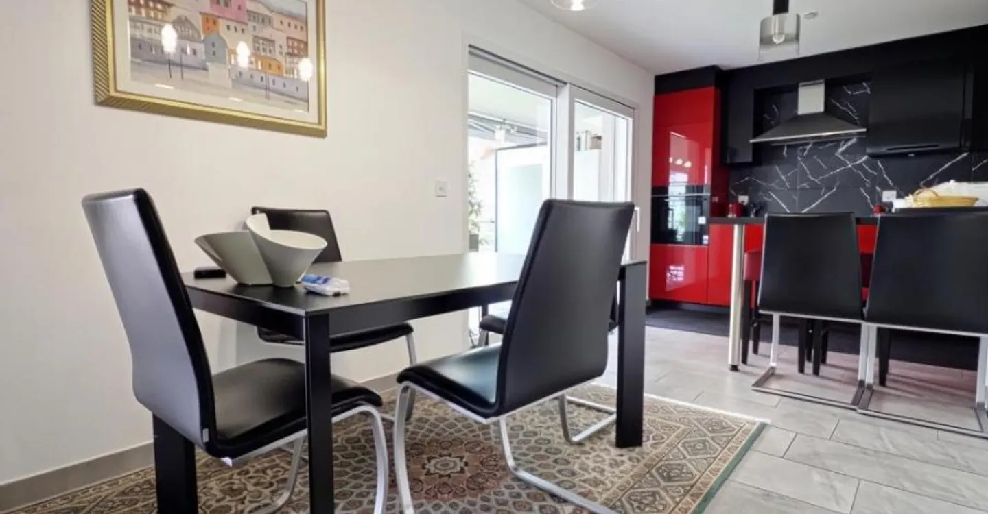 Spacious 3½ rooms with covered balcony of 27 m2 - Photo 2 of 6