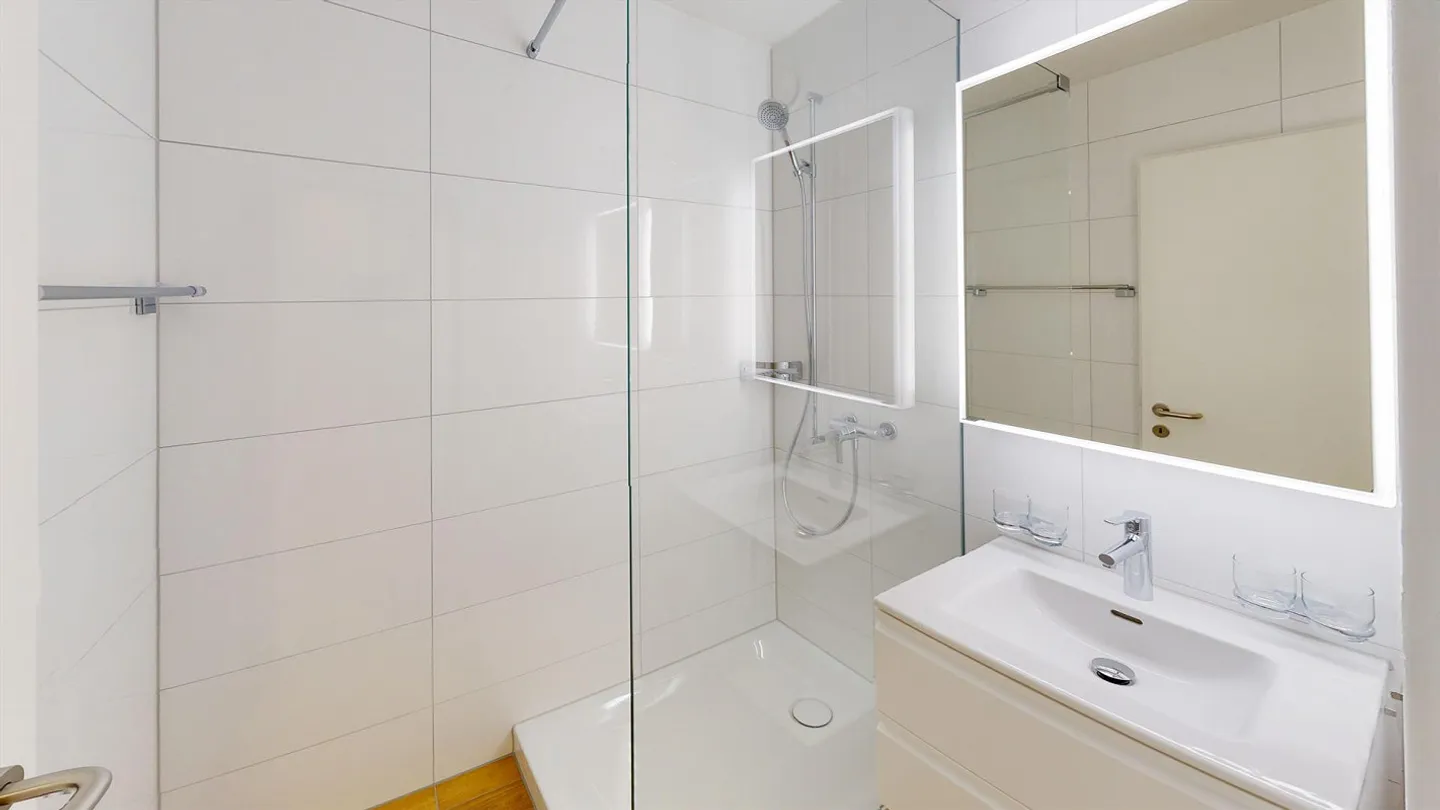 Living with Style and Comfort - Photo 6 of 10