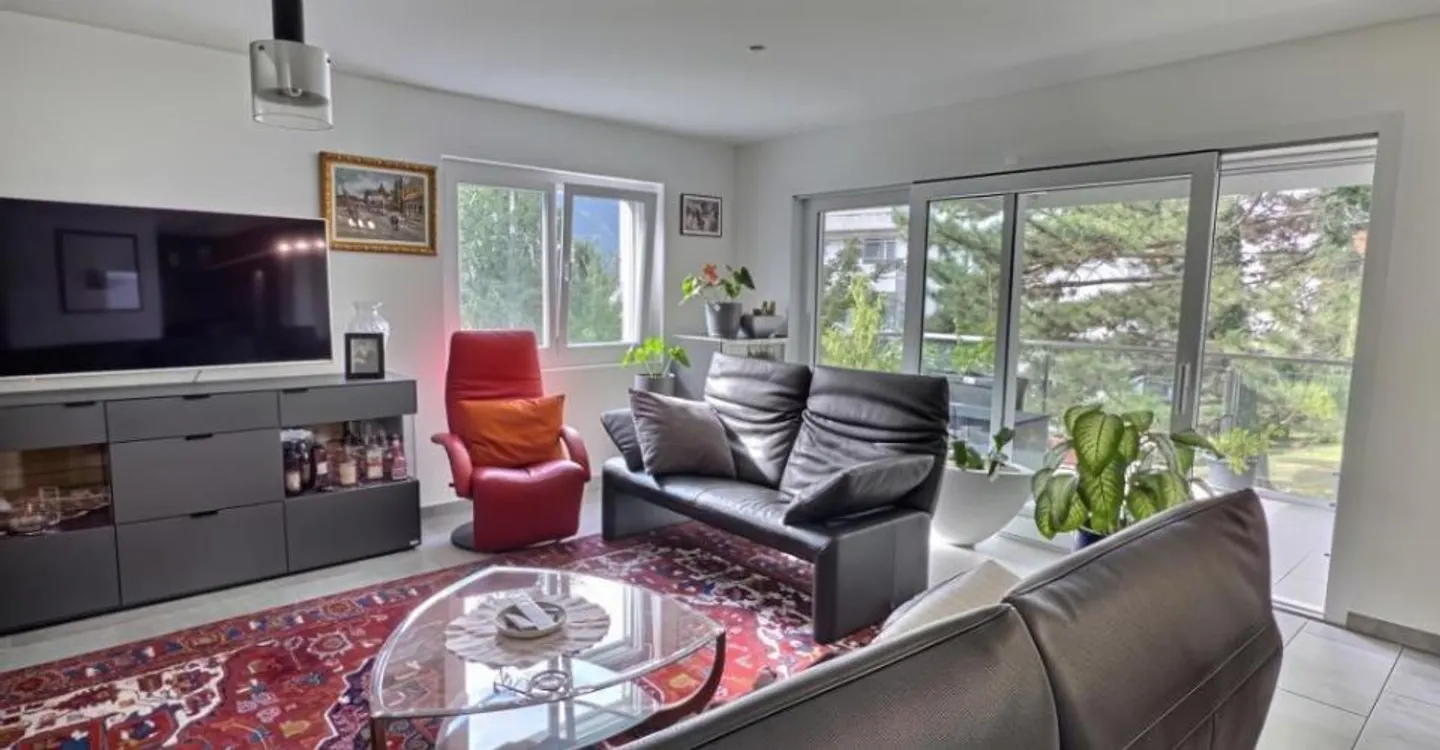 Spacious 3½ rooms with covered balcony of 27 m2 - Photo 3 of 6