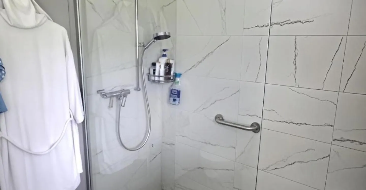 Spacious 3½ rooms with covered balcony of 27 m2 - Photo 5 of 6