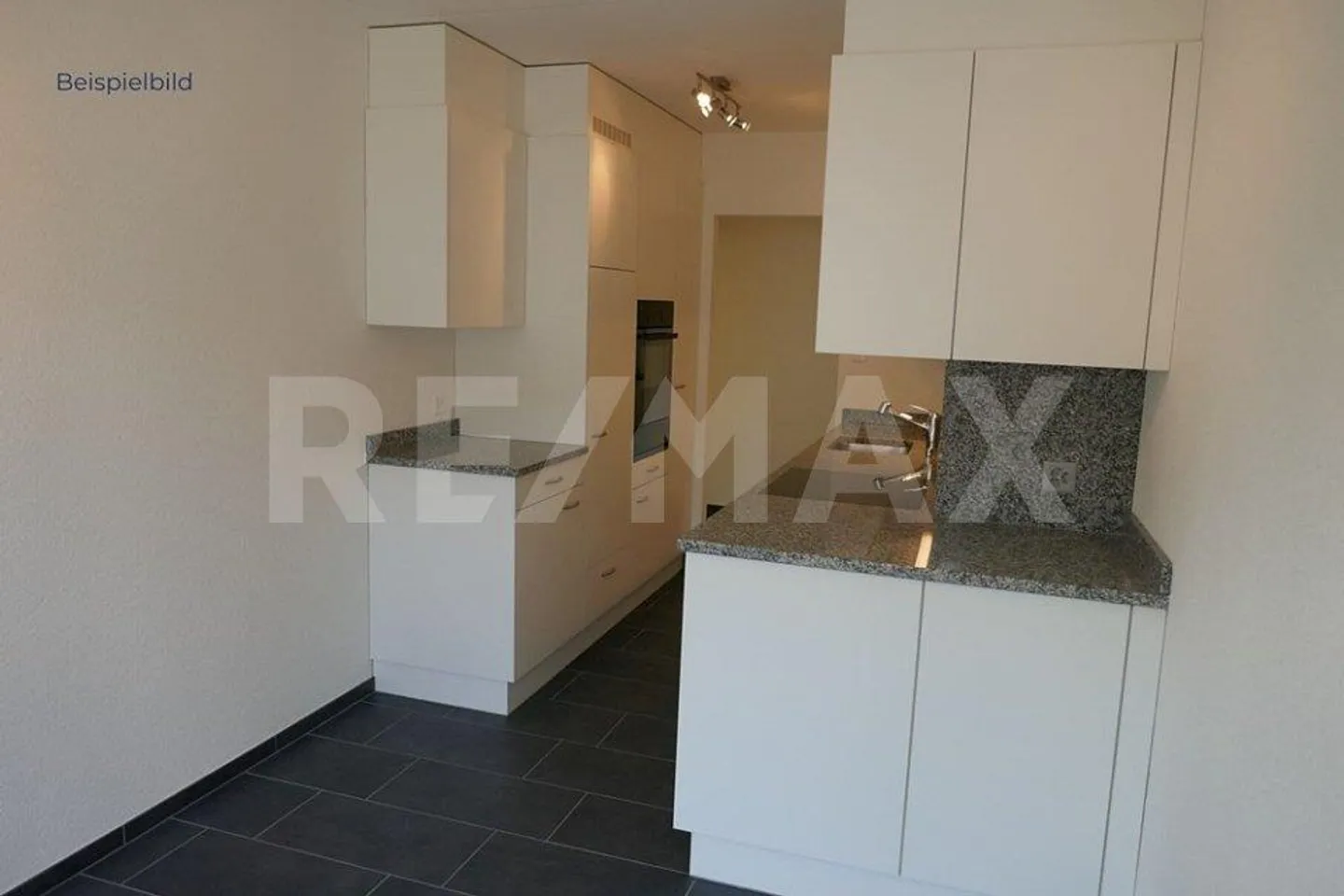 Modern 1.5-room apartment with balcony in Zurich Enge / Wollishofen - Photo 2 of 8