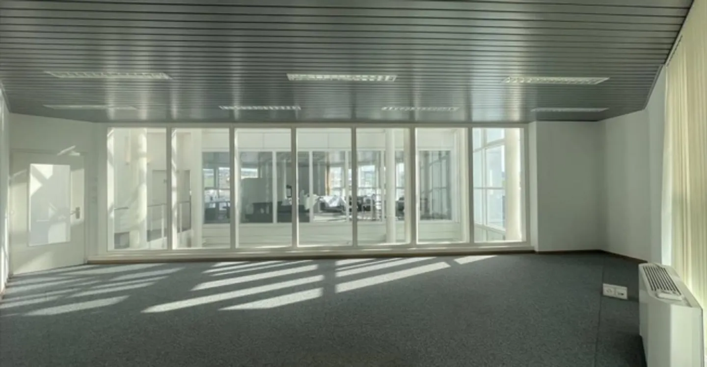 Office space for rent - Photo 3 of 3