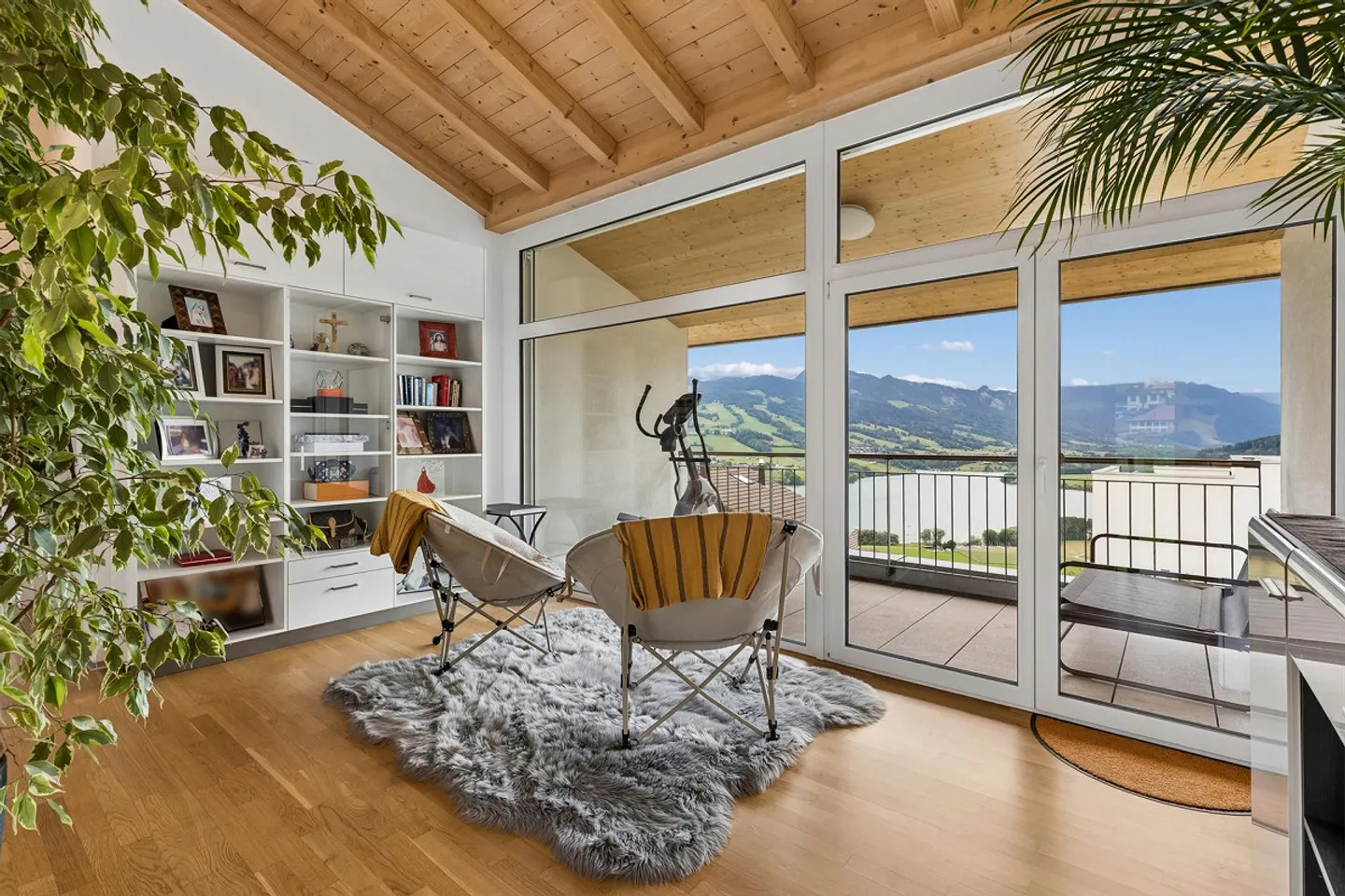 Ein Ruhepol mit Kamin und Panoramablick auf den See - Foto 6 von 10