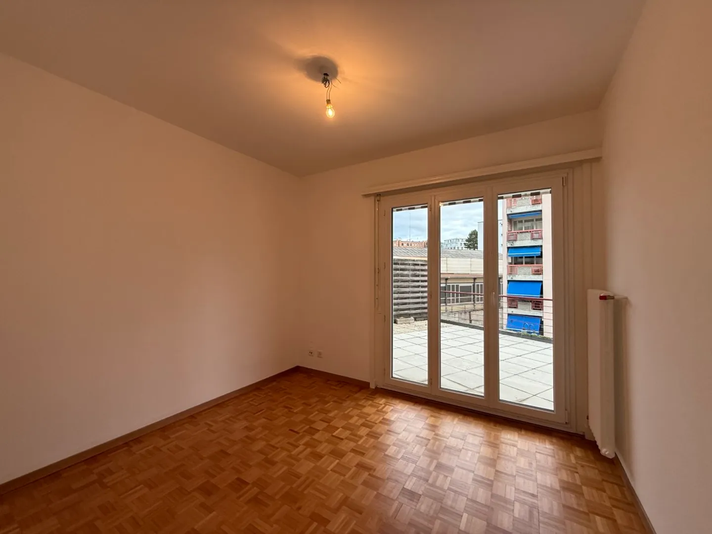 4.5 rooms with large terrace - Photo 5 of 8