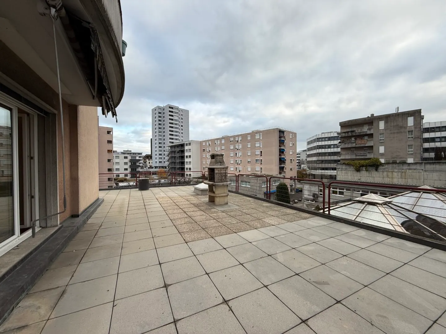 4.5 rooms with large terrace - Photo 7 of 8