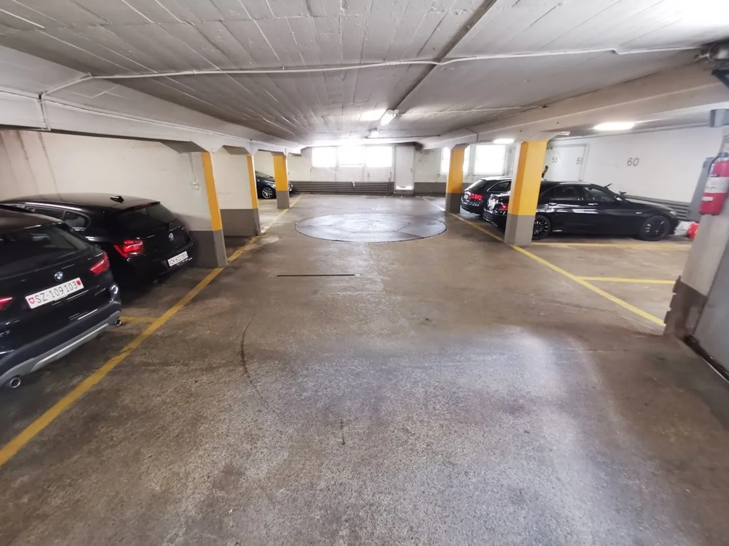 Parking space in underground garage, 8045 Zurich - Photo 2 of 2
