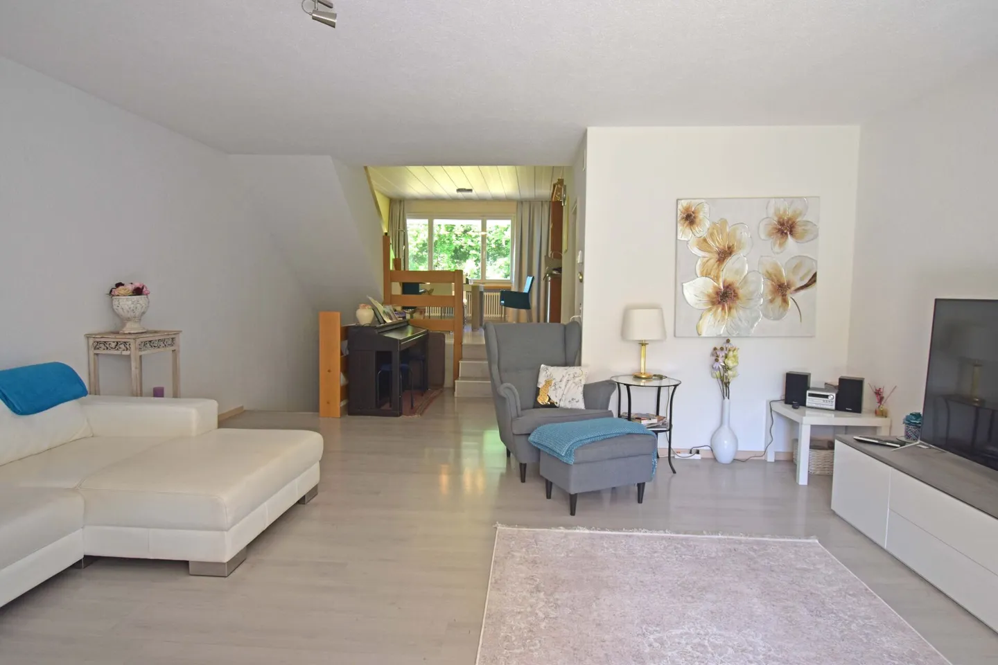 Casa a schiera moderna con piscina comunitaria - Foto 4 di 15