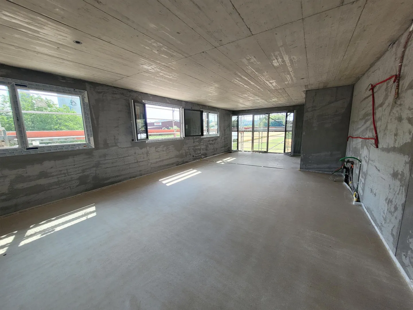 Geräumige Wohnung mit Terrasse - Foto 1 von 4