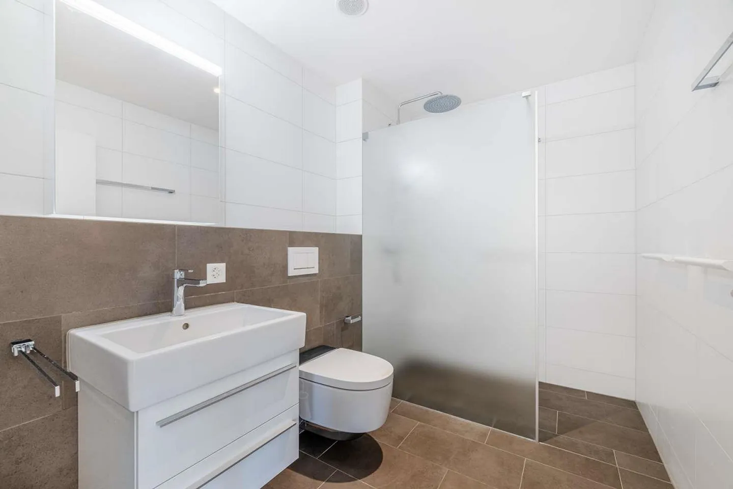 Attractive 4.5 Room Condominium with a View for Rent - Photo 7 of 15