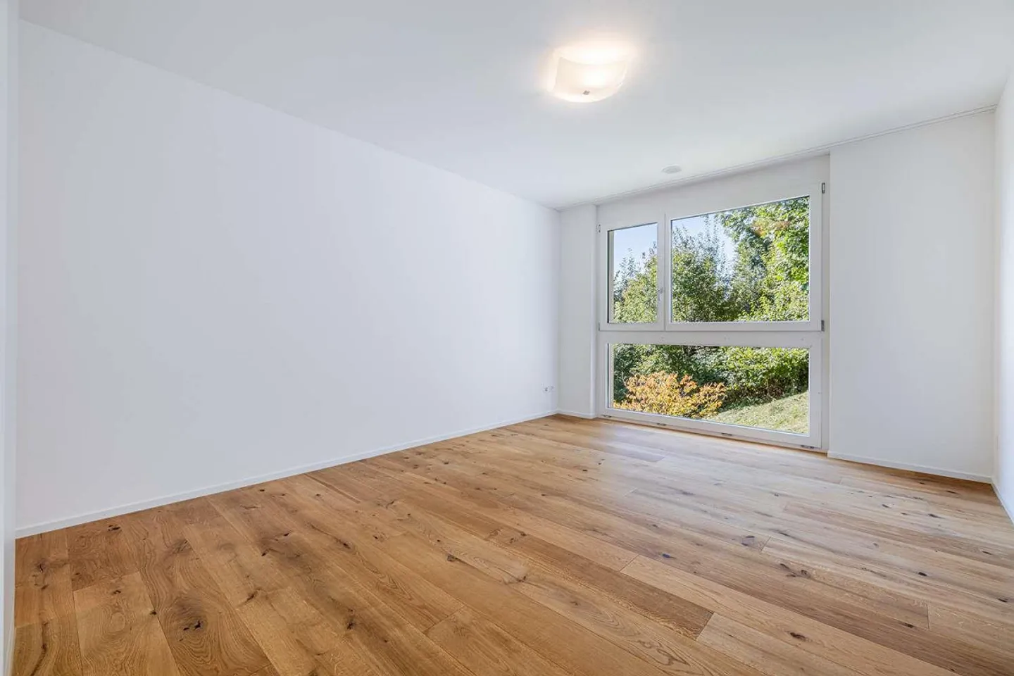 Attractive 4.5 Room Condominium with a View for Rent - Photo 9 of 15