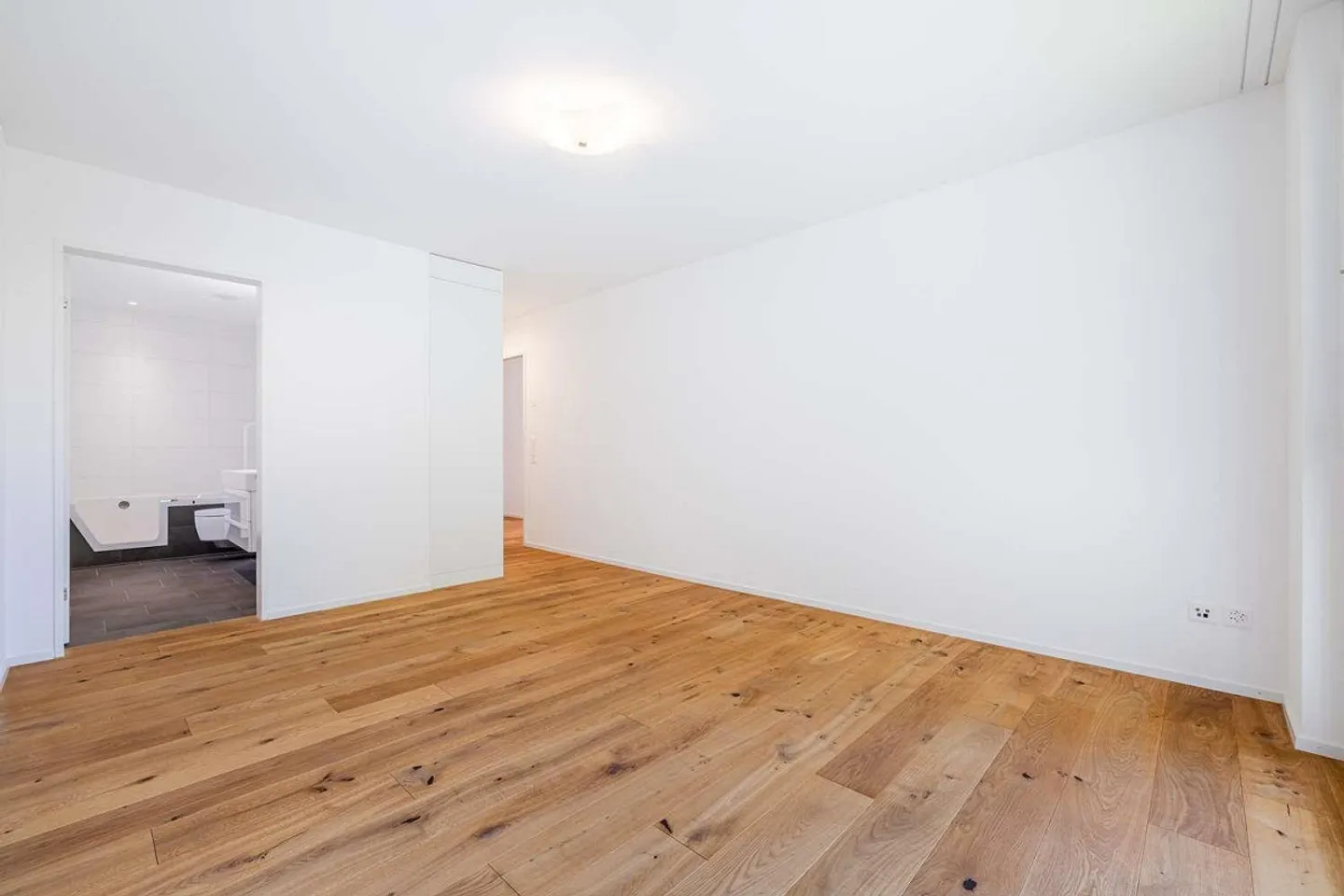 Attractive 4.5 Room Condominium with a View for Rent - Photo 11 of 15