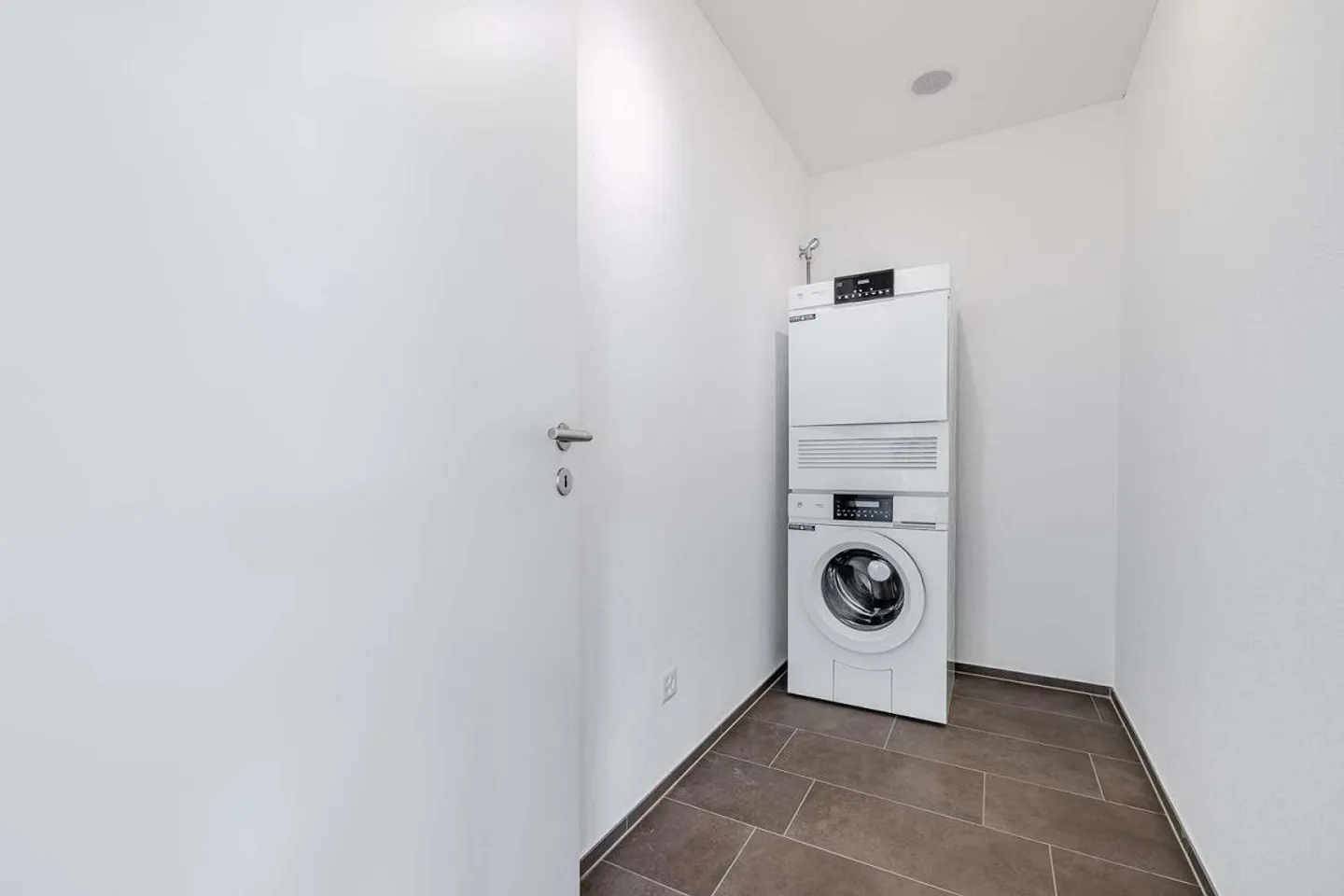 Attractive 4.5 Room Condominium with a View for Rent - Photo 13 of 15