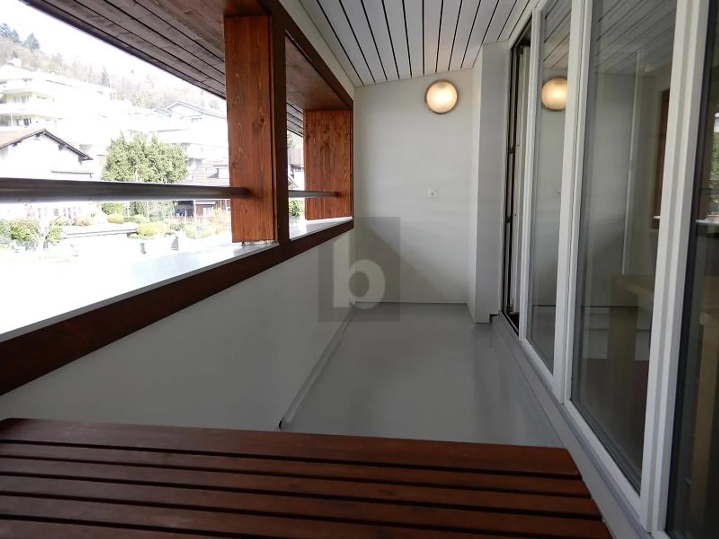 Charming Apartment with Balcony - Photo 3 of 6