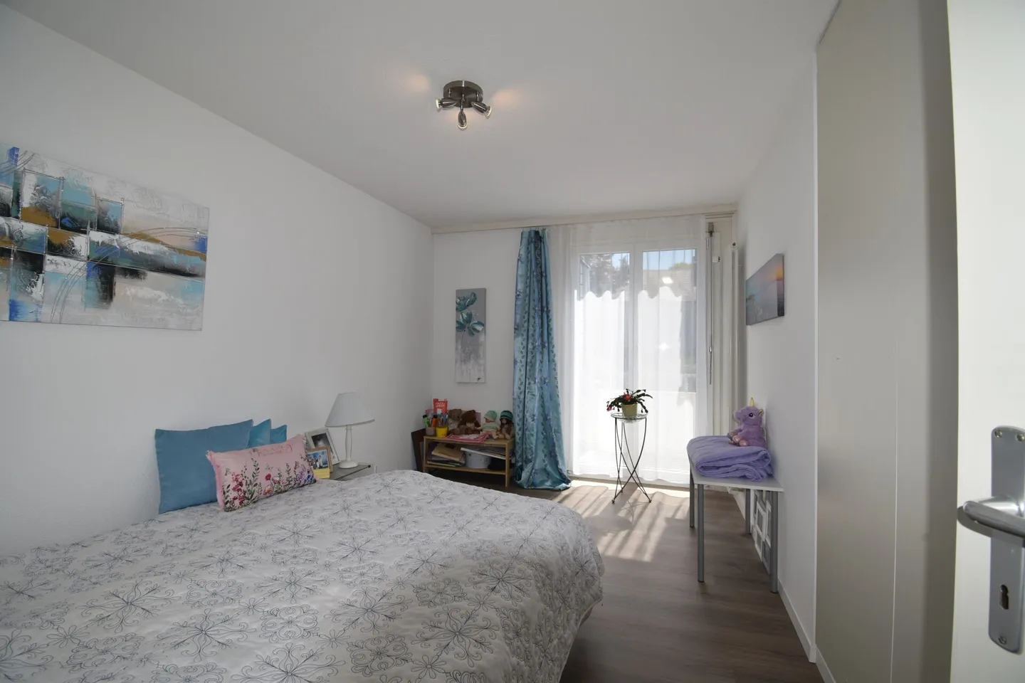 Casa a schiera moderna con piscina comunitaria - Foto 11 di 15