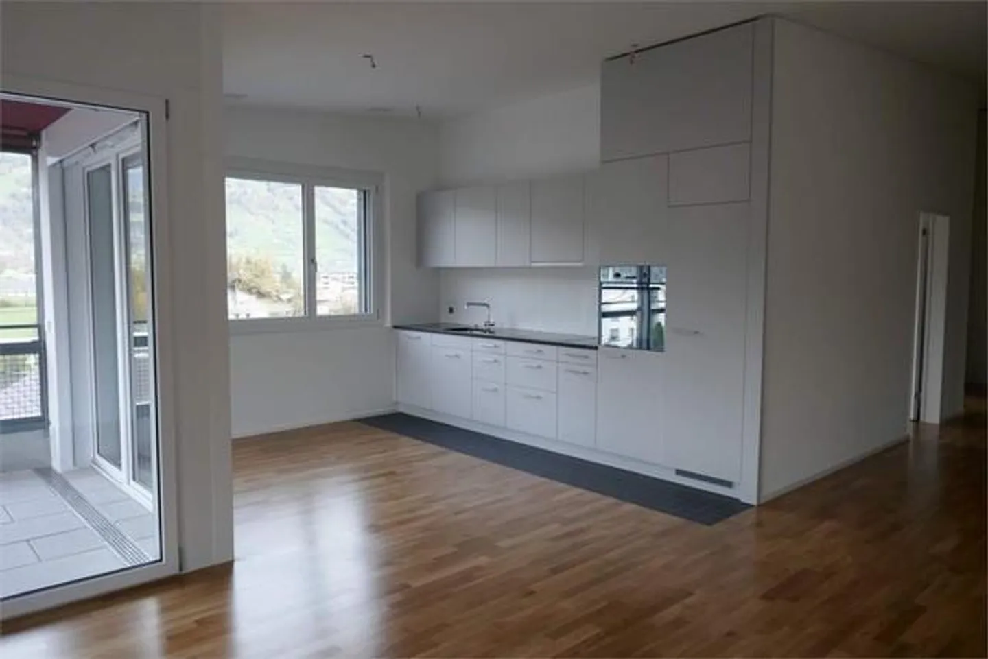 Appartement 3.5 pièces, 2ème étage avec loggia - Photo 1 sur 3