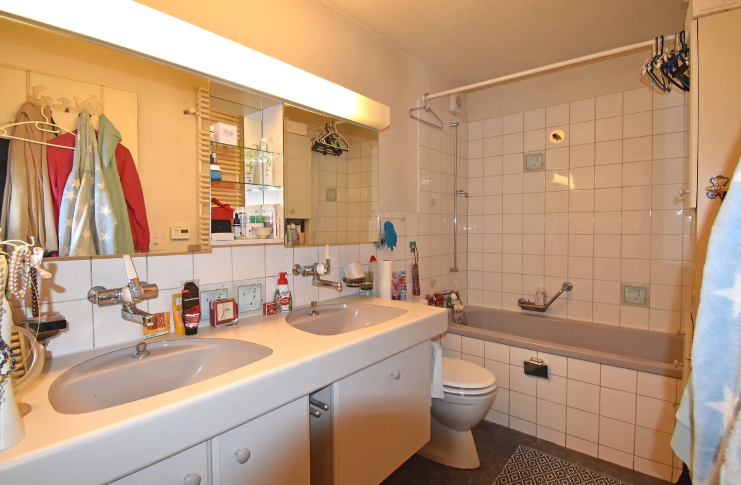 Casa a schiera moderna con piscina comunitaria - Foto 13 di 15