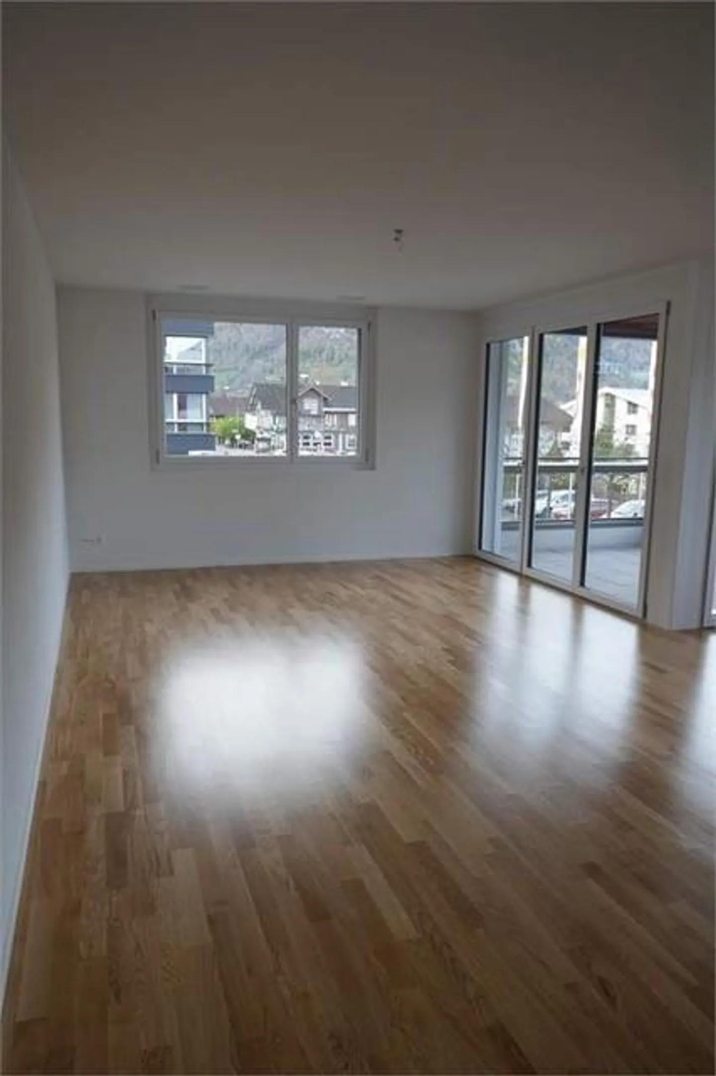 Appartement 3.5 pièces, 2ème étage avec loggia - Photo 2 sur 3