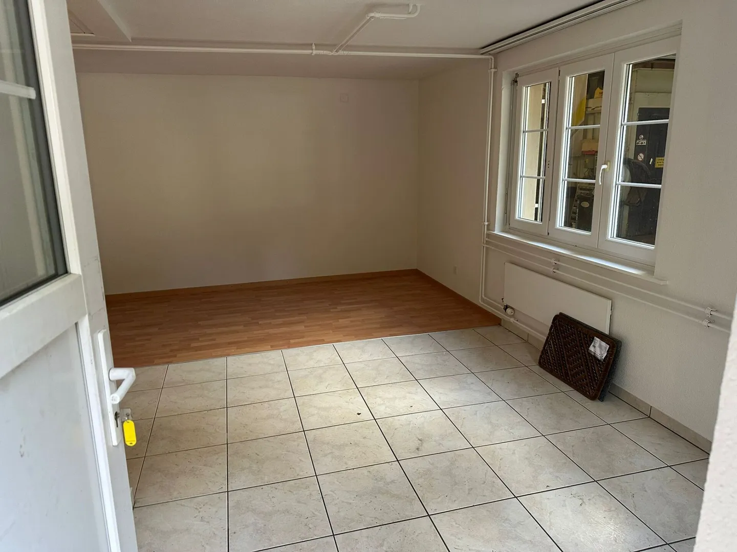 Studio directly at Kaufdorf train station - Photo 2 of 8