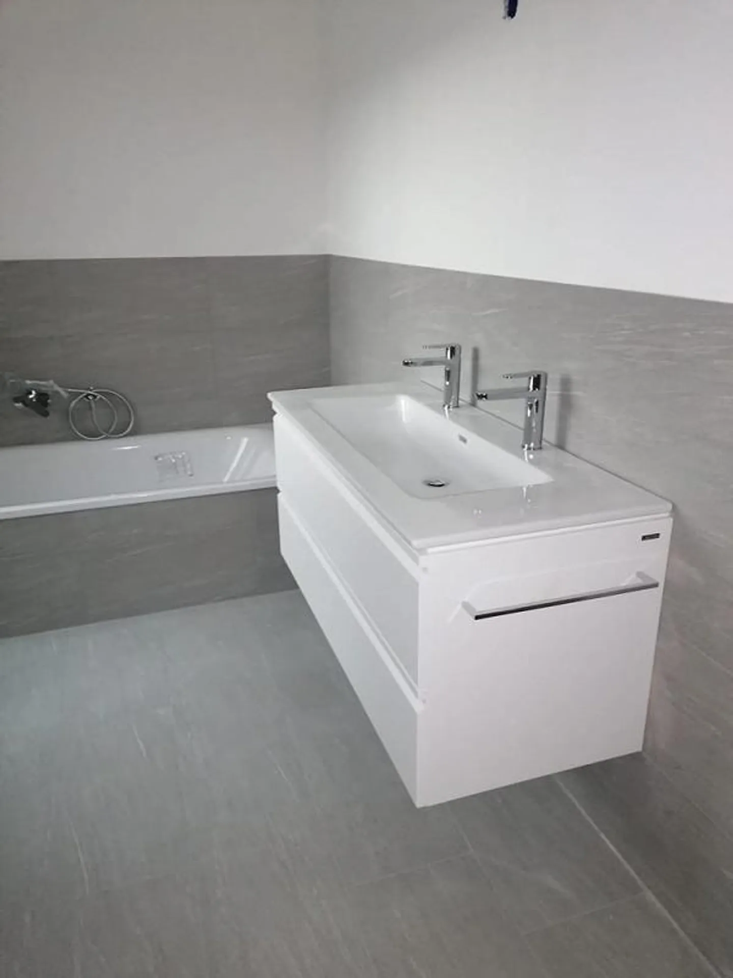 Moderne Neubauwohnung in Mehrfamilienhaus - Foto 8 von 8