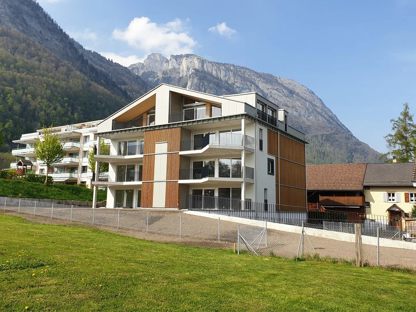 Moderne Neubauwohnung in Mehrfamilienhaus - Foto 2 von 8