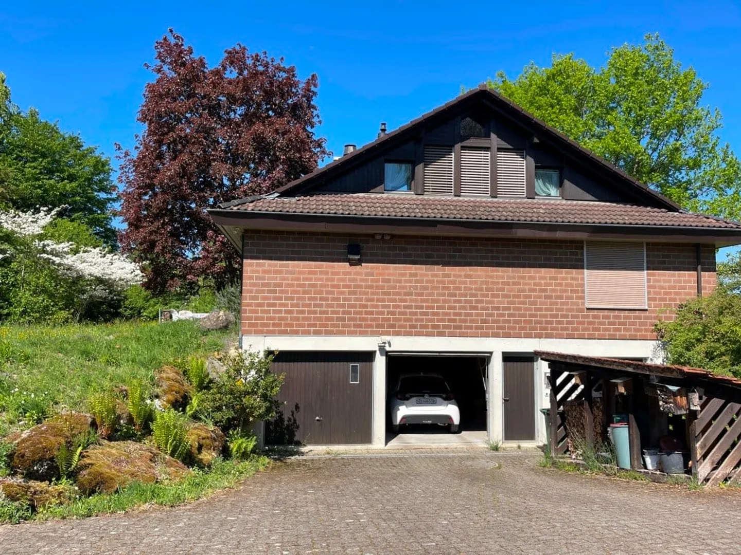 Affascinante casa unifamiliare a Volketswil – Spaziosa, tranquilla e adatta alle famiglie - Foto 1 di 7