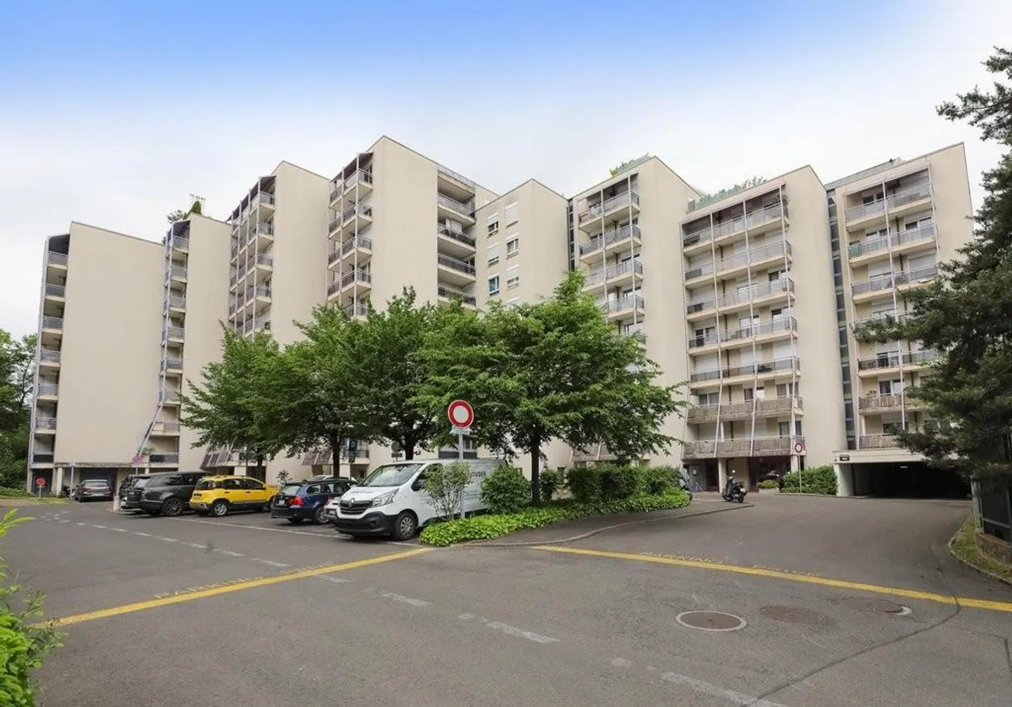 Beautiful apartment with terrace and balcony in the heart of Petit-Lancy - Photo 1 of 9