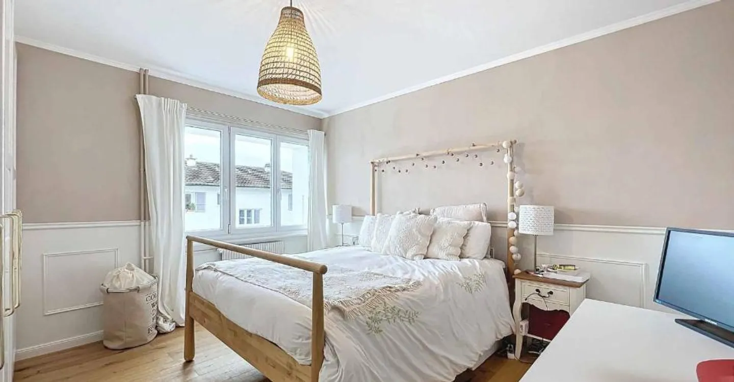 Charming 3.5-room apartment fully renovated - Photo 2 of 8