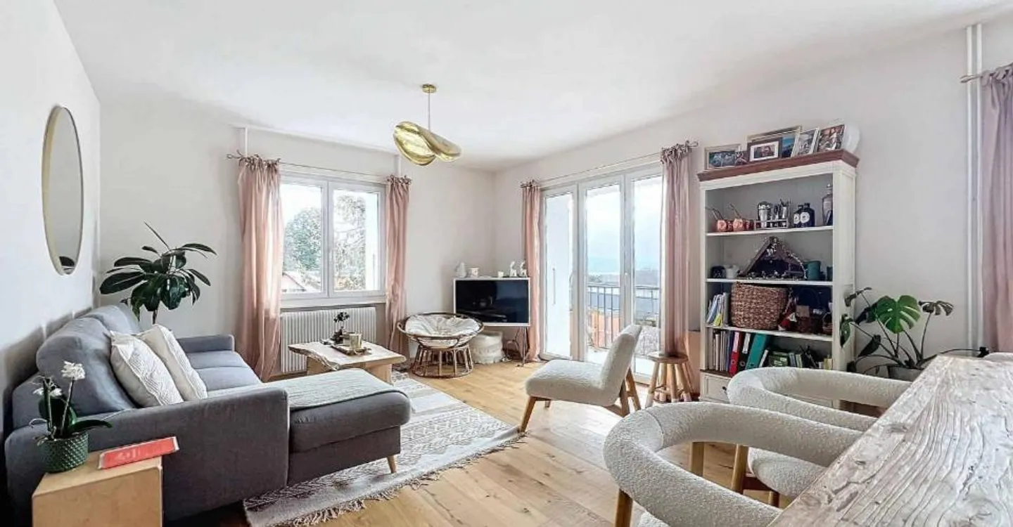 Charming 3.5-room apartment fully renovated - Photo 3 of 8