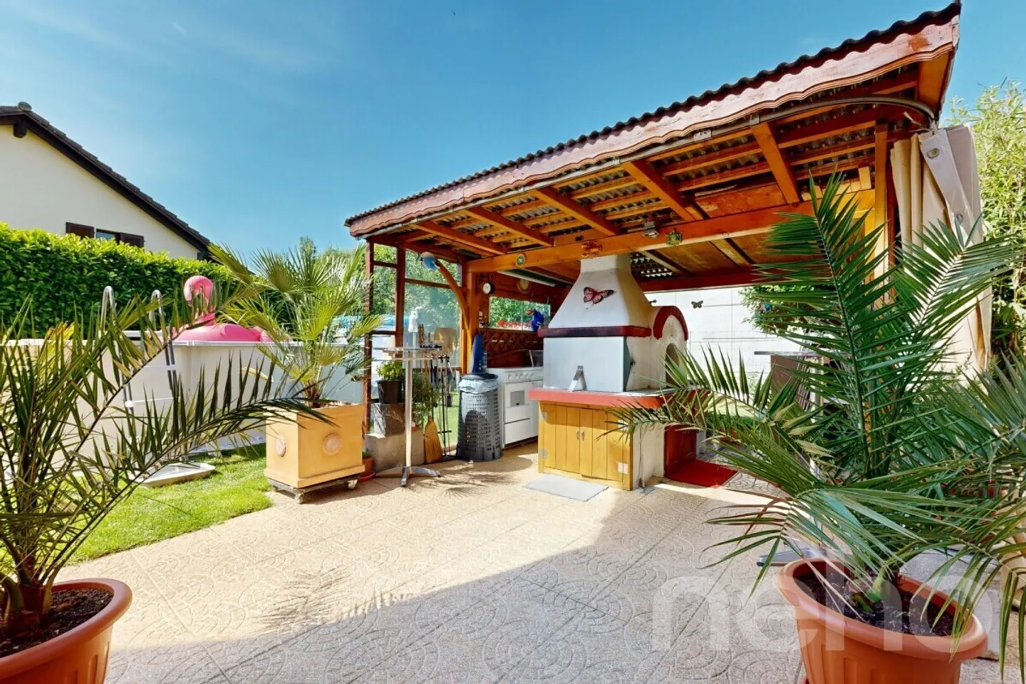 Beautiful family house with pool and summer kitchen in a quiet location - Photo 3 of 12