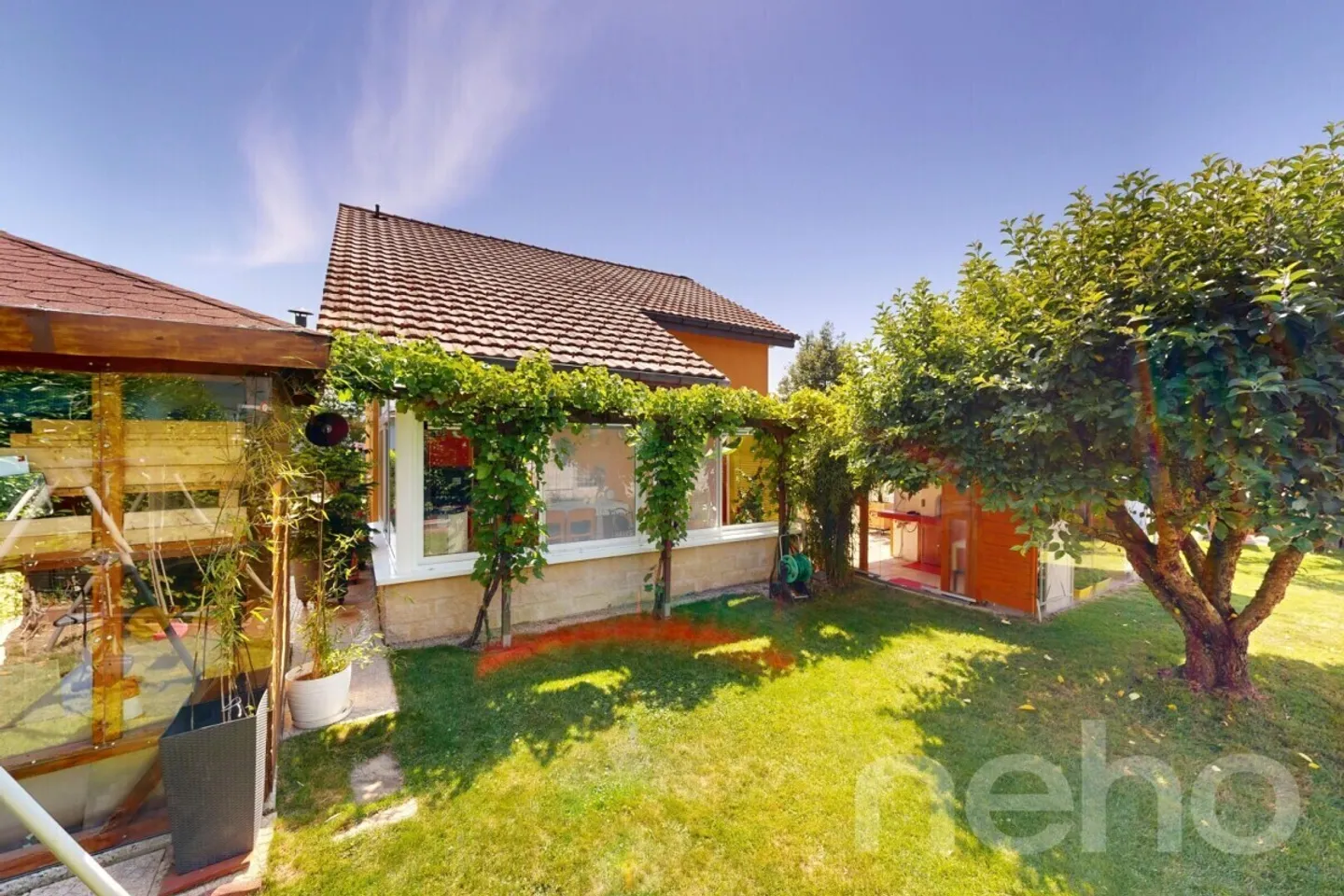 Beautiful family house with pool and summer kitchen in a quiet location - Photo 4 of 12