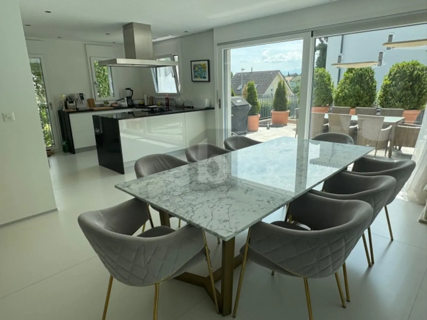 MODERNE, SPACIEUSE AVEC PISCINE - Photo 3 sur 6