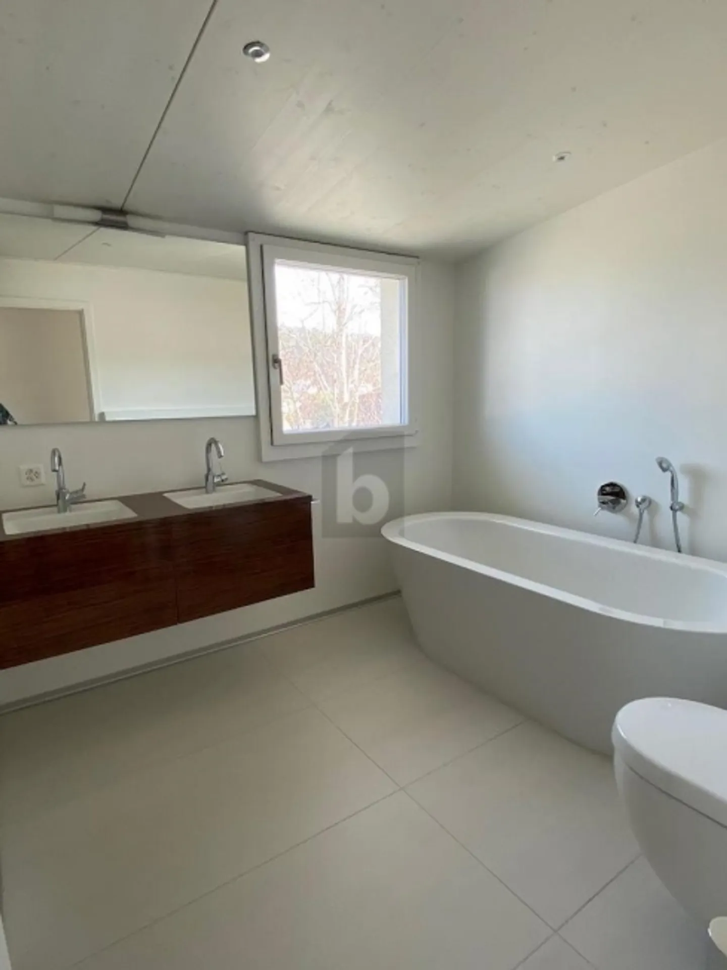 MODERNE, SPACIEUSE AVEC PISCINE - Photo 5 sur 6