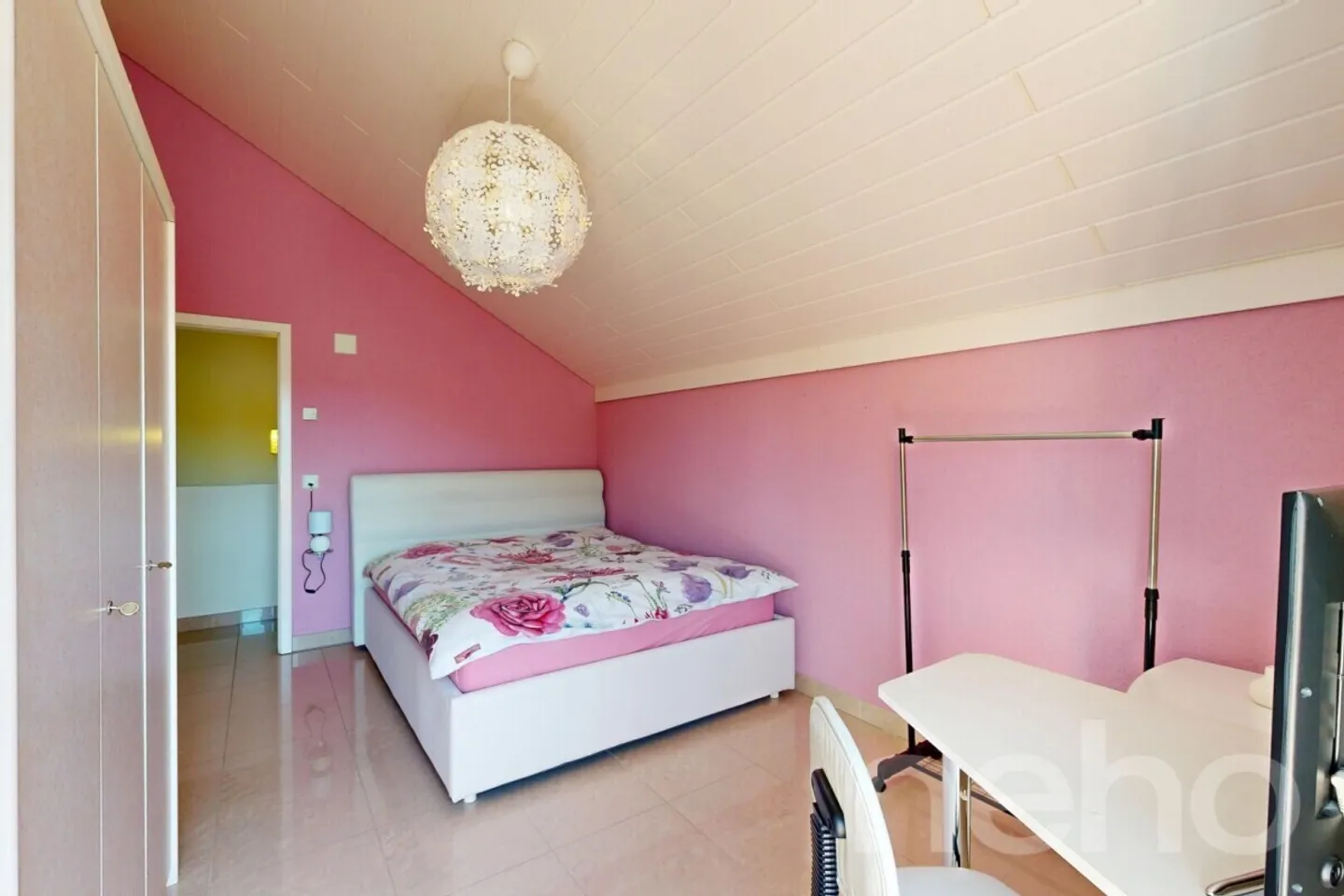 Beautiful family house with pool and summer kitchen in a quiet location - Photo 9 of 12