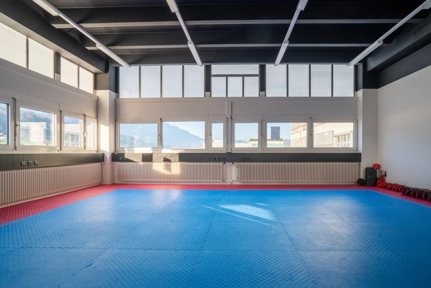 Storage, Production and Office Premises in a Prime Location - Photo 7 of 10